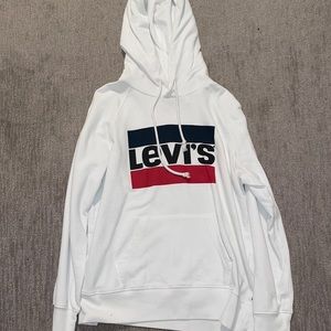 White Levi’s sweatshirt